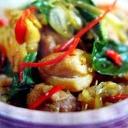ผัดขี้เมาราดข้าว