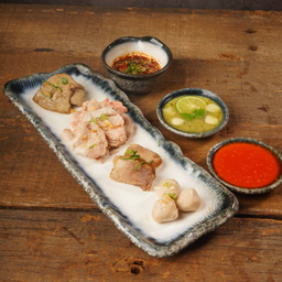 P6 ชุดลวกจิ้มหมู (หมูสไลด์ + ลูกชิ้นหมู + ตับ + หมูตุ๋น)