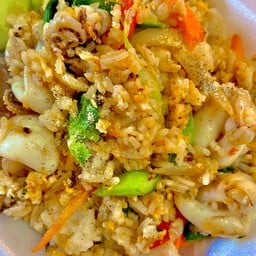 ข้าวผัดปลาหมึก