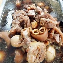 พะโล้หมูไข่