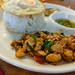 ข้าวกระเพราไก่ chicken basil