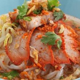 เส้นเล็ก หมูแดง หมูกรอบ