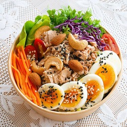 สลัดทูน่าไข่ต้ม