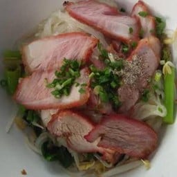 เส้นเล็ก หมูแดง