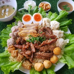 บะหมี่จัมโบ้รวมมิตร