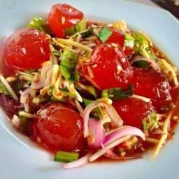 ยำมะม่วงไข่แดงเค็ม