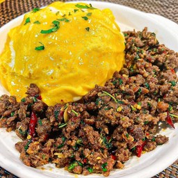 ข้าวกะเพราเนื้อสับไข่ข้น