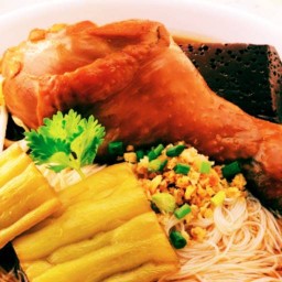 ก๋วยเตี๋ยวไก่มะระ & เตี๋ยวไก่ตุ๋น Byเชฟเหลือ สาขา1
