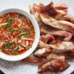หมูย่างน้ำจิ้มเเจ่ว