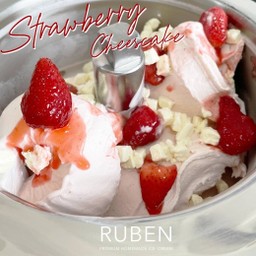 STRAWBERRY CHEESECAKE