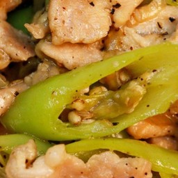 ข้าวผัดพริกหยวกหมูเด้ง+ไข่ดาว1ฟองทอด