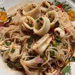 ยำขนมจีน ปลาหมึก