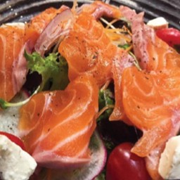 สลัดแซลมอนครีมชีส