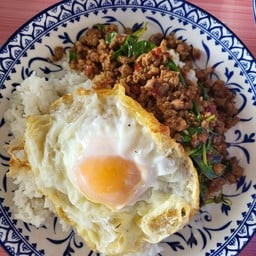 ข้าวกระเพราเป็ดสับ