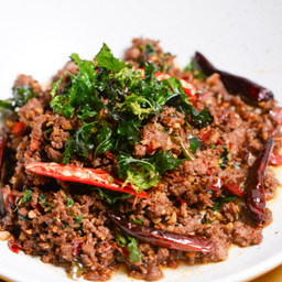 กะเพราเนื้อริบอายสับ (กับข้าว)