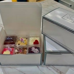 Blooming  Box Set (เค้กมินิถ้วยจำนวน 6ถ้วย)