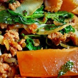 กระเพราปลาหมึกกรอบราดข้าว+ไข่ดาว1ฟองทอด