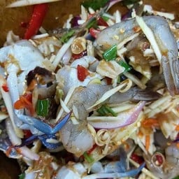 ยำมะม่วงปูม้ากุ้งสด