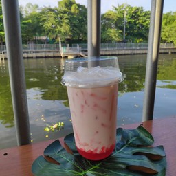 สตอเบอร์รี่นมสด