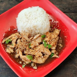 ผัดกระเทียมพริกไทย (Stir fried garlic and pepper)