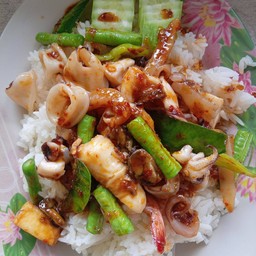 ข้าวทะเลผัดพรืกแกง