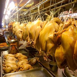 ไก่ตอนพร้อมเครื่องในต้ม 1 ตัว