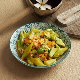 แตงกวาผัดไข่