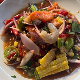 ยำแซลมอลกุ้งสด