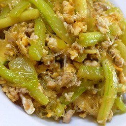 แตงกวาผัดไข่ใส่วุ้นเส้น+ข้าว