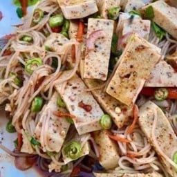 ยำขนมจีนหมูยอ