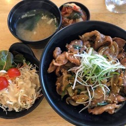 ข้าวหน้าเนื้อผัดซีอิ๊ว