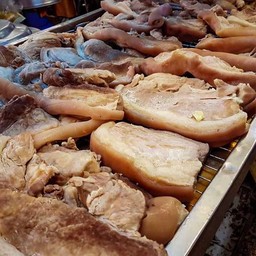 หมูต้ม 1 ชิ้น