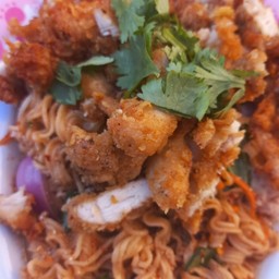 ลาบ บะหมี่FF ราดไก่กรอบ