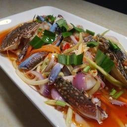 ยำมะม่วงปูม้าสด