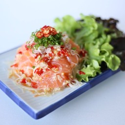 ยำแซลมอน