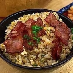 ข้าวผัดกระเทียม