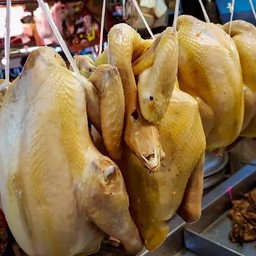 ไก่บ้านพร้อมเครื่องใน ต้ม 1 ตัว