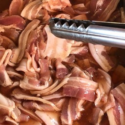 สามชั้นหมักพริกไทยดำ