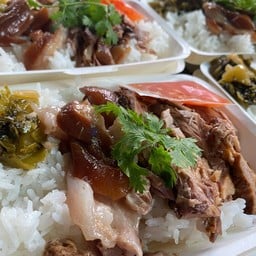 ขาหมูยางเนิ้ง ณ เชียงใหม่