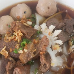 ก๋วยเตี๋ยวนายกอ