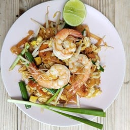 ผัดไทยกุ้งสด