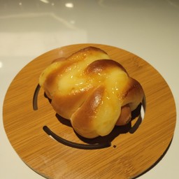 ขนมปังไส้กรอกไก่