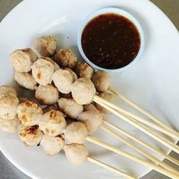 ลูกชิ้นหมูปิ้ง