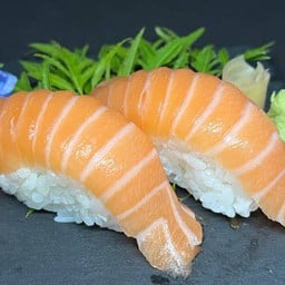 SALMON SUSHI (2คำ)