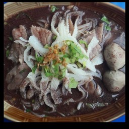 เกาเหลาเนื้อสดน้ำตกลูกชิ้นแชมป์