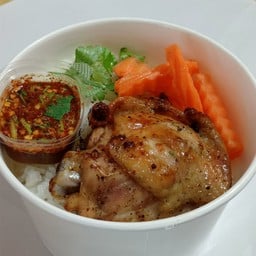 ข้าวหน้าไก่ย่างจิ้มแจ่ว