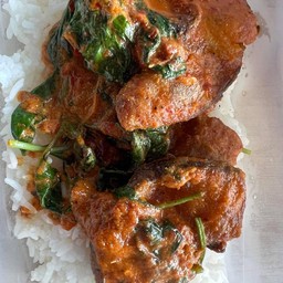 ข้าวราด พริกแกงปลาดุกสด