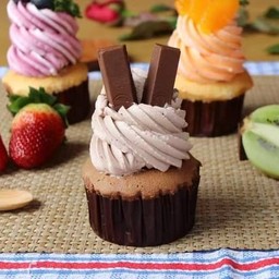 คัพเค้กช็อกคิทแคท (Chocolate Kitkat Cupcake)