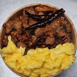ข้าวเนื้อวากิวผัดพริกแห้ง
