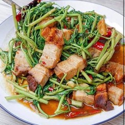 กระเฉดหมูกรอบ (กับข้าว)
